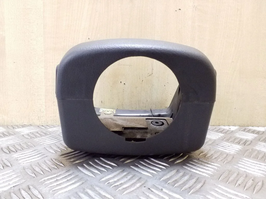 Steering wheel column trim – KIA Sorento (2002-2009)