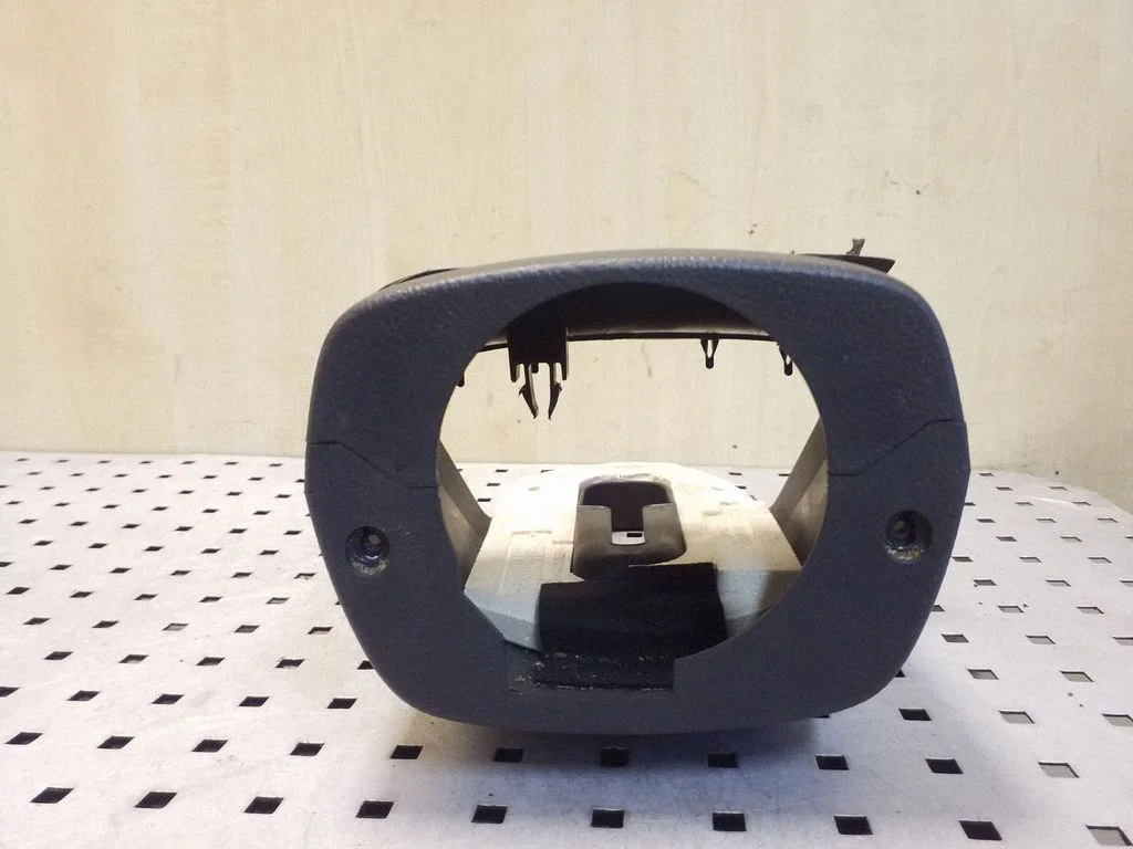 Steering wheel column trim – Toyota Corolla Verso AR10 (2004-2009)