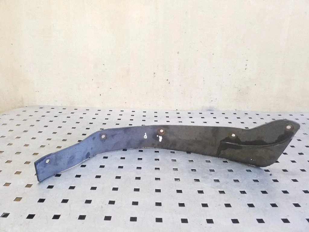 Front mudguard 8J0807548