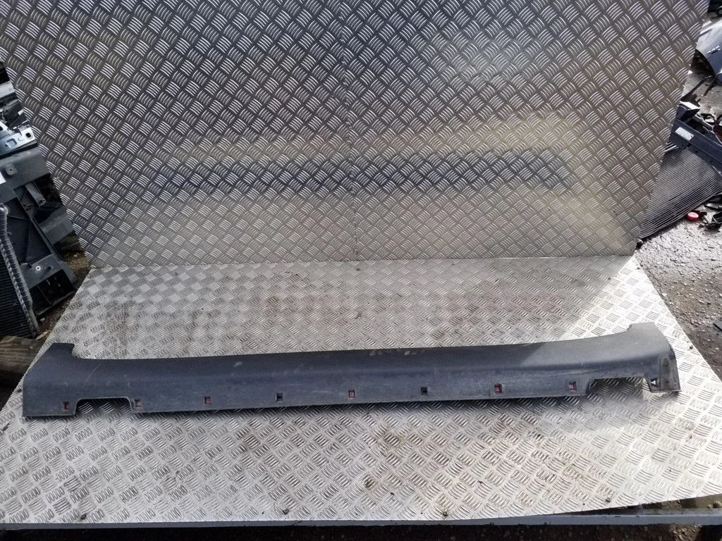 Sill 877513U000