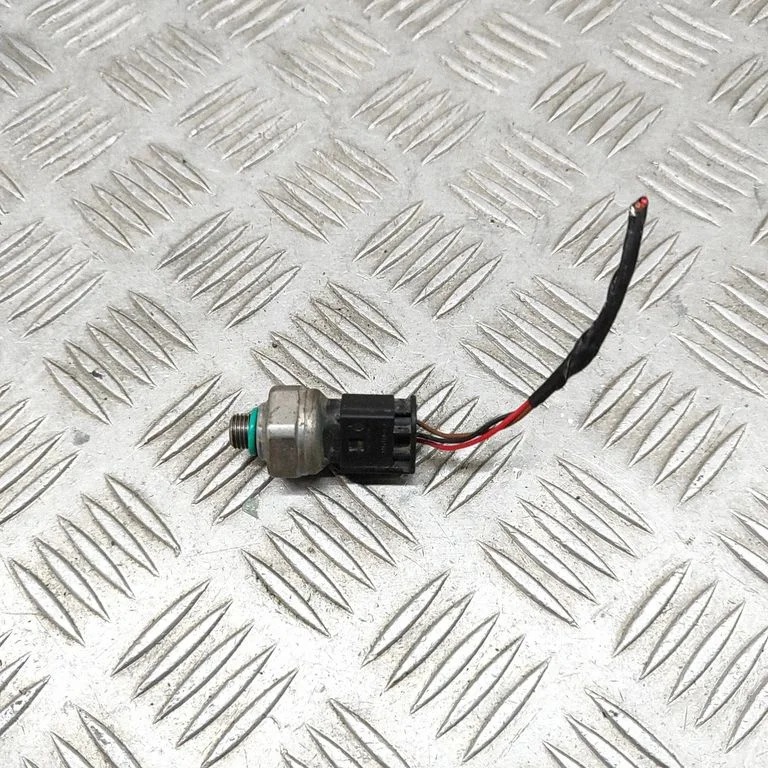 Air conditioning (A/C) pressure sensor – BMW i3 (2013-)