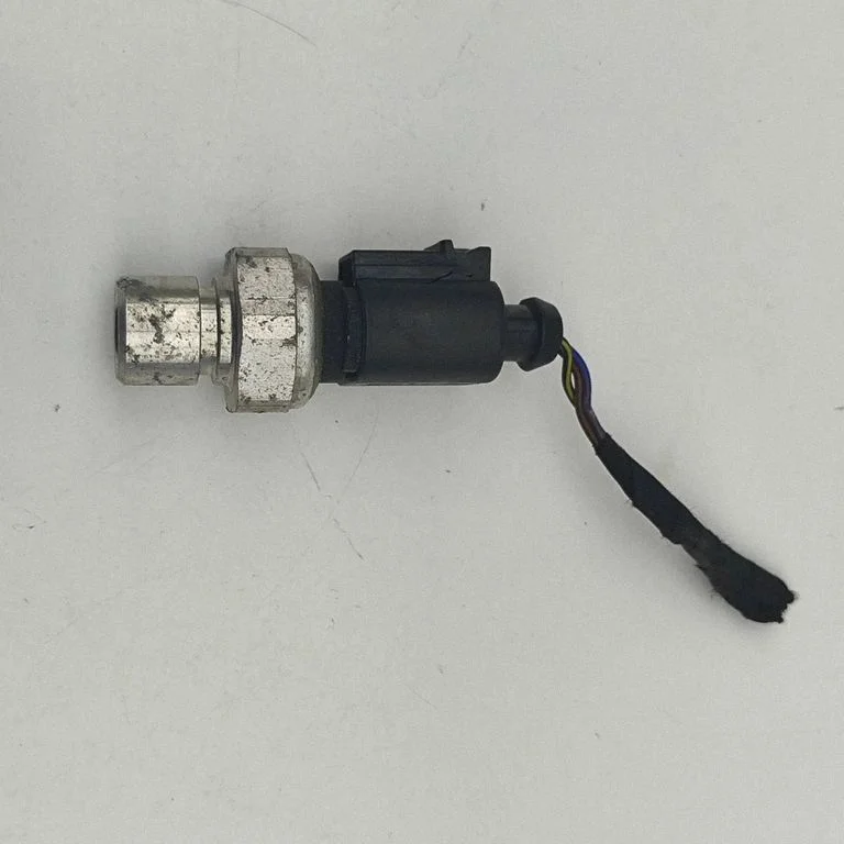 Air conditioning (A/C) pressure sensor – Volkswagen e-Golf (2014-)