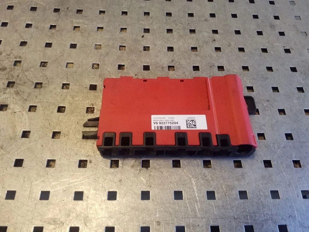 Plusa vadu savienojuma mezgls – BMW 3. sērija F30 F35 F31 (2012-2018)
