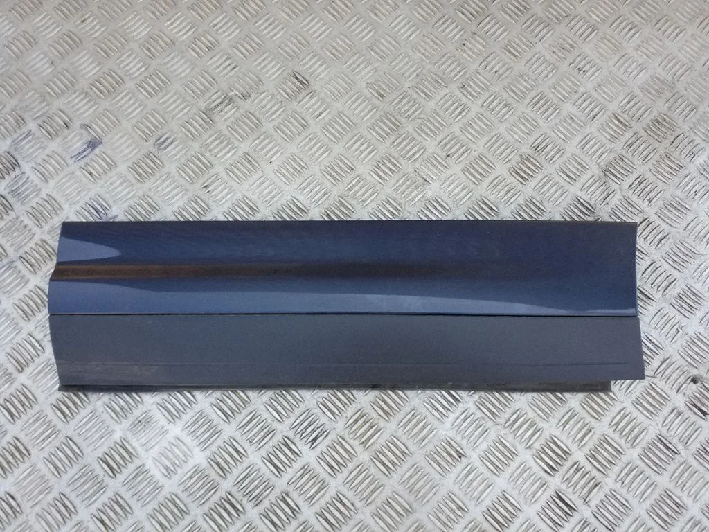 Tagaukse liist (mold) 7P5837787J