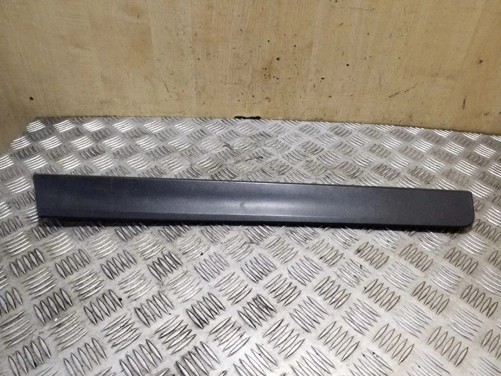 Rear door trim (molding) – Nissan X-Trail T32 (2014-2021)