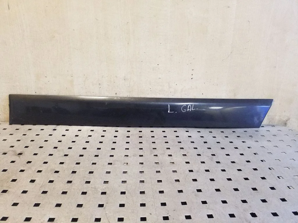 Listwa drzwi tylnych 4A0853961A
