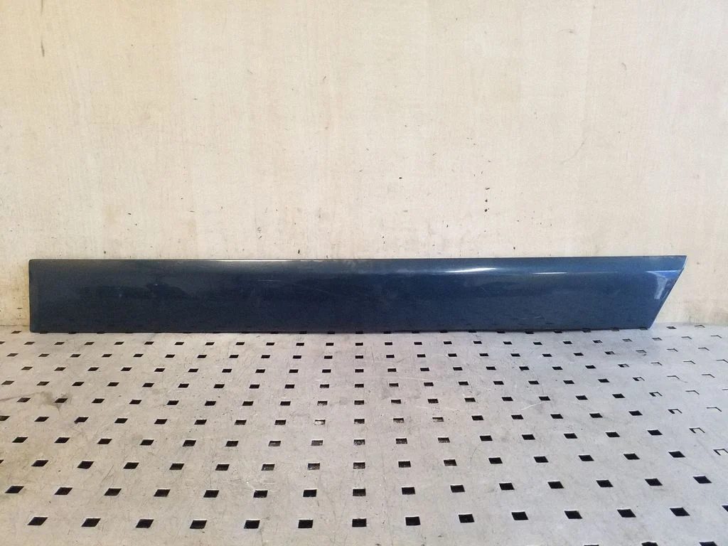 Listwa drzwi tylnych 4A0853961A