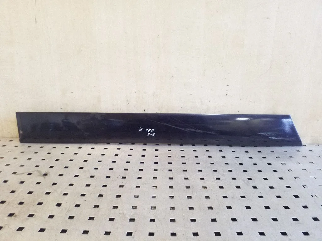 Listwa drzwi tylnych 4A0853962A