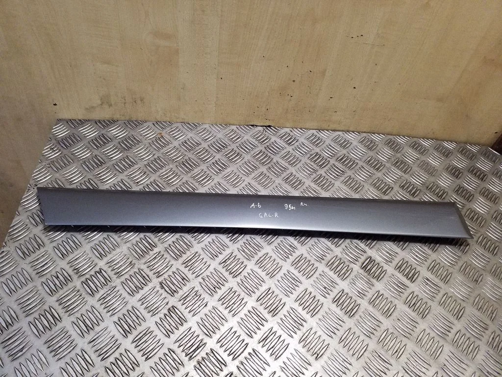 Listwa drzwi tylnych 4A0853962A