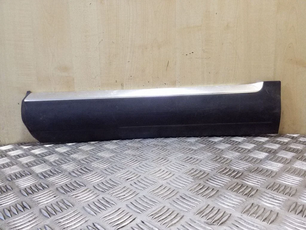 Rear door trim (molding) – Volkswagen Touareg I (2002-2010)