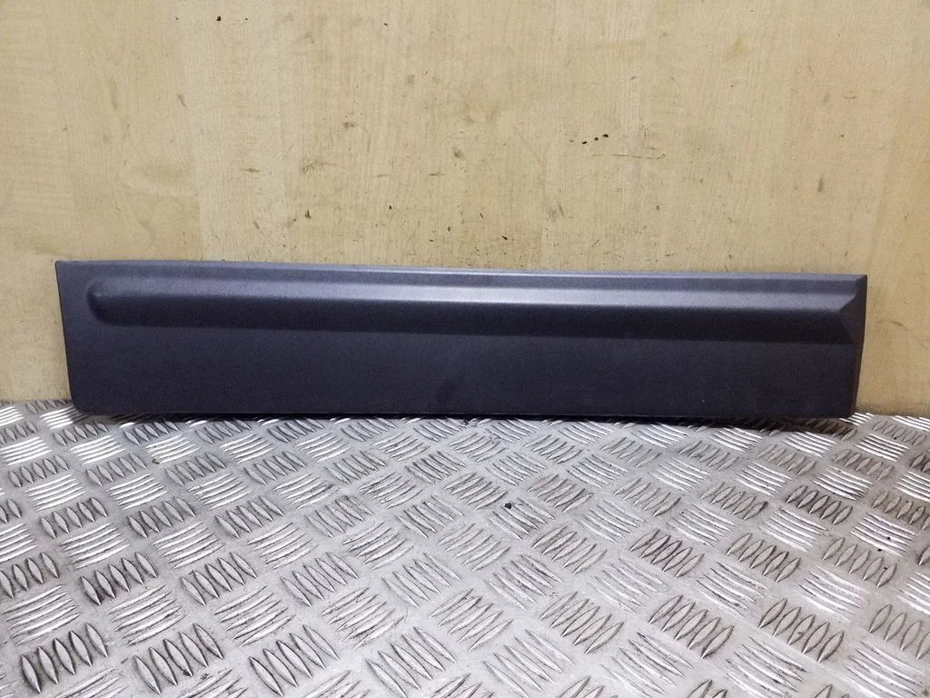 Listwa drzwi tylnych 877342P000