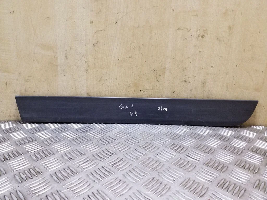 Rear door trim (molding) 8E0853969