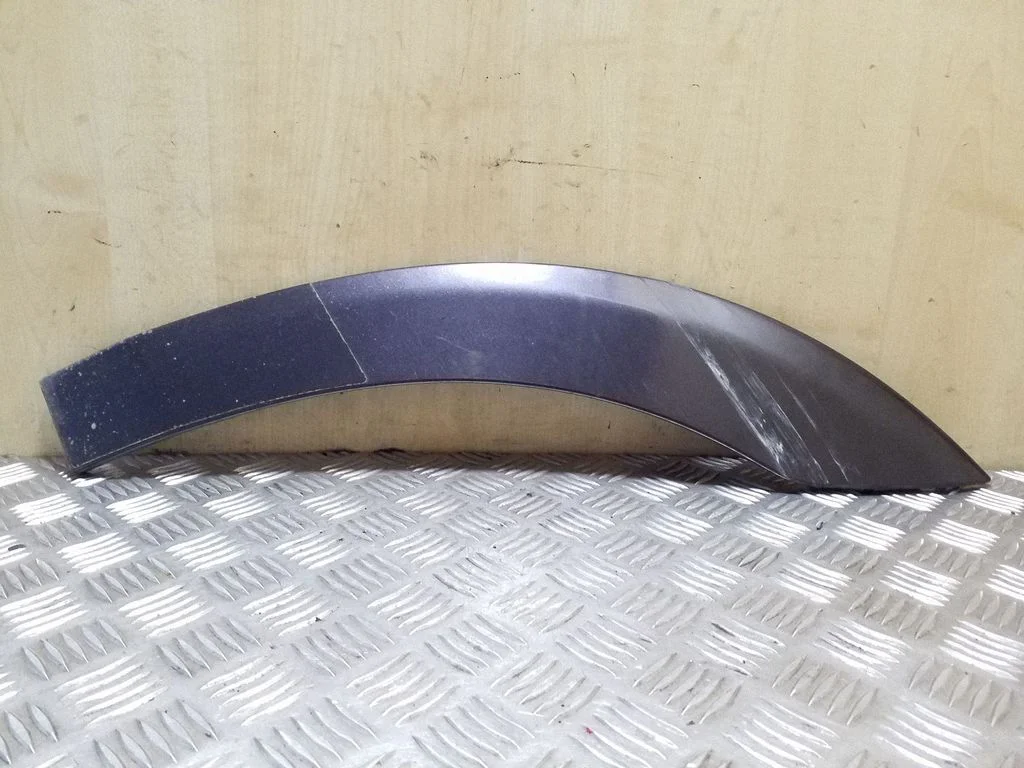 Tagaukse liist (mold) – vasak