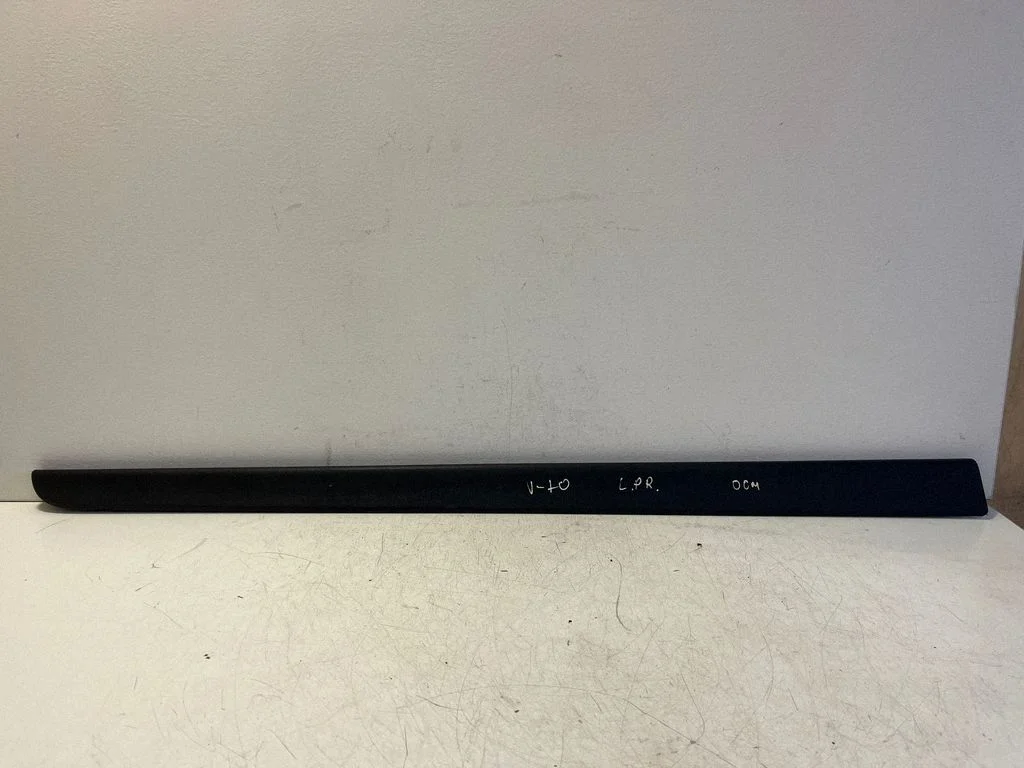 Esiukse liist (mold) – Volvo V70 (2000-2004)