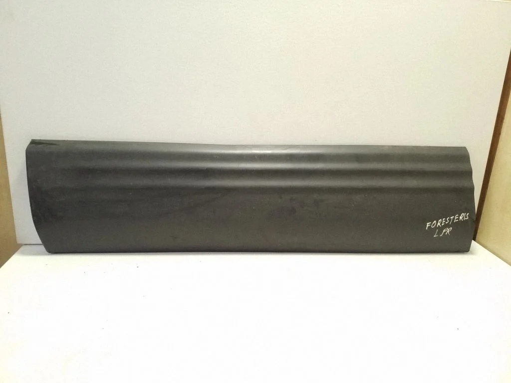 Esiukse liist (mold) – vasak
