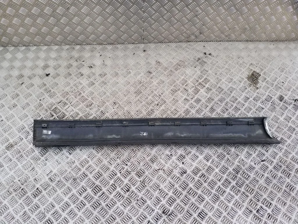 Front door trim (molding) – Volkswagen Touareg I (2002-2010)