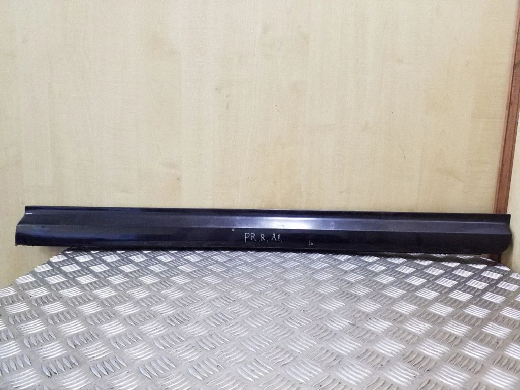 Listwa drzwi przednich – Audi A8 S8 D3 4E (2002-2009)
