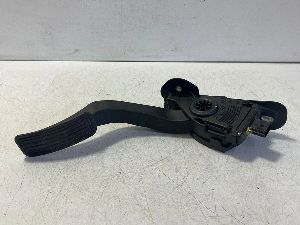 Accelerator throttle pedal BE5C9F836AA