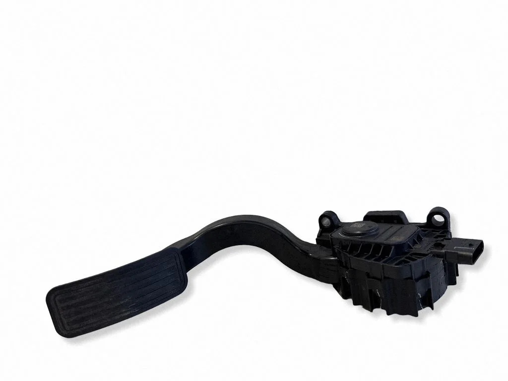 Accelerator throttle pedal 1020792