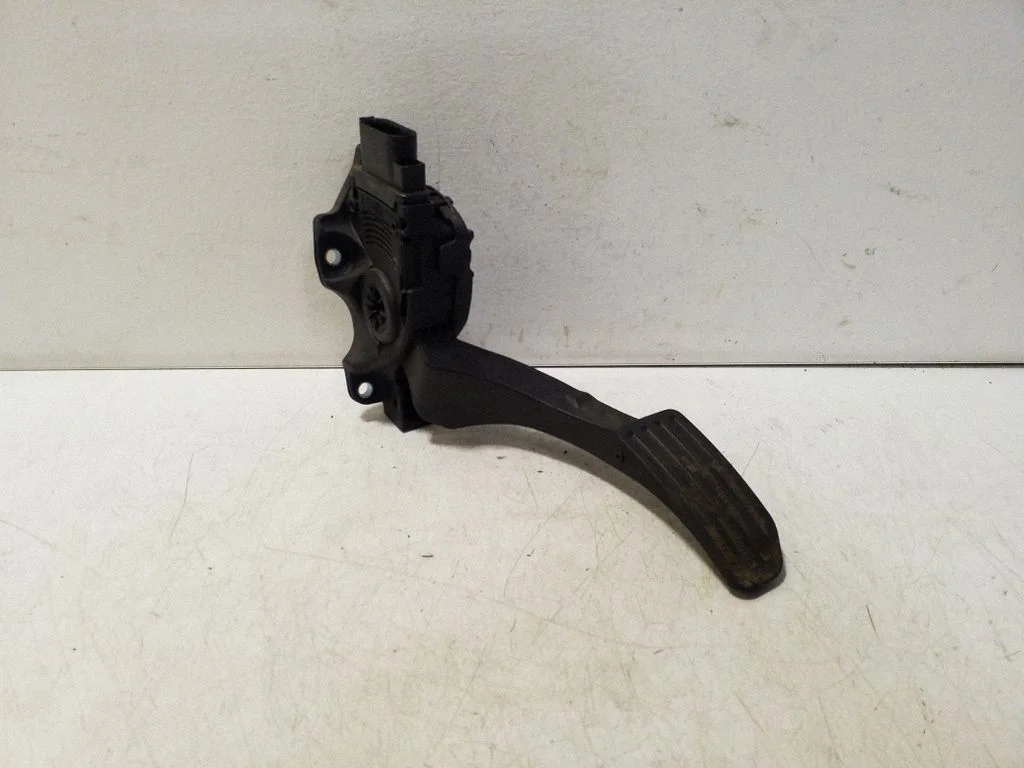 Accelerator throttle pedal – Volvo XC60 (2014-2016)