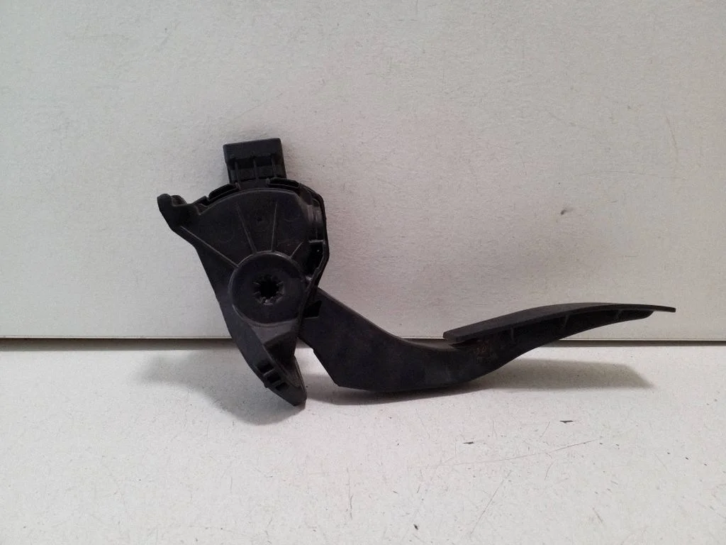Accelerator throttle pedal 13253781 – Chevrolet Orlando (2011-)