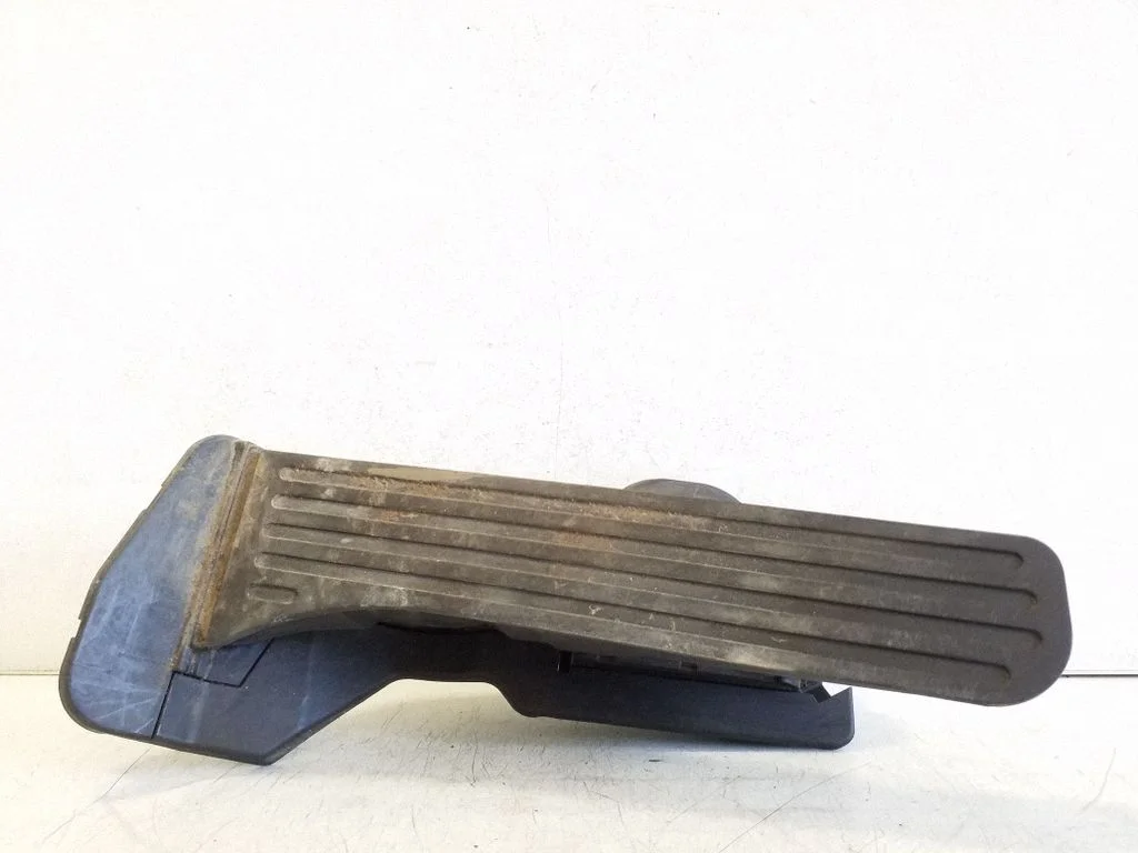 Accelerator throttle pedal – Skoda Superb B6 (3T) (2008-2015)