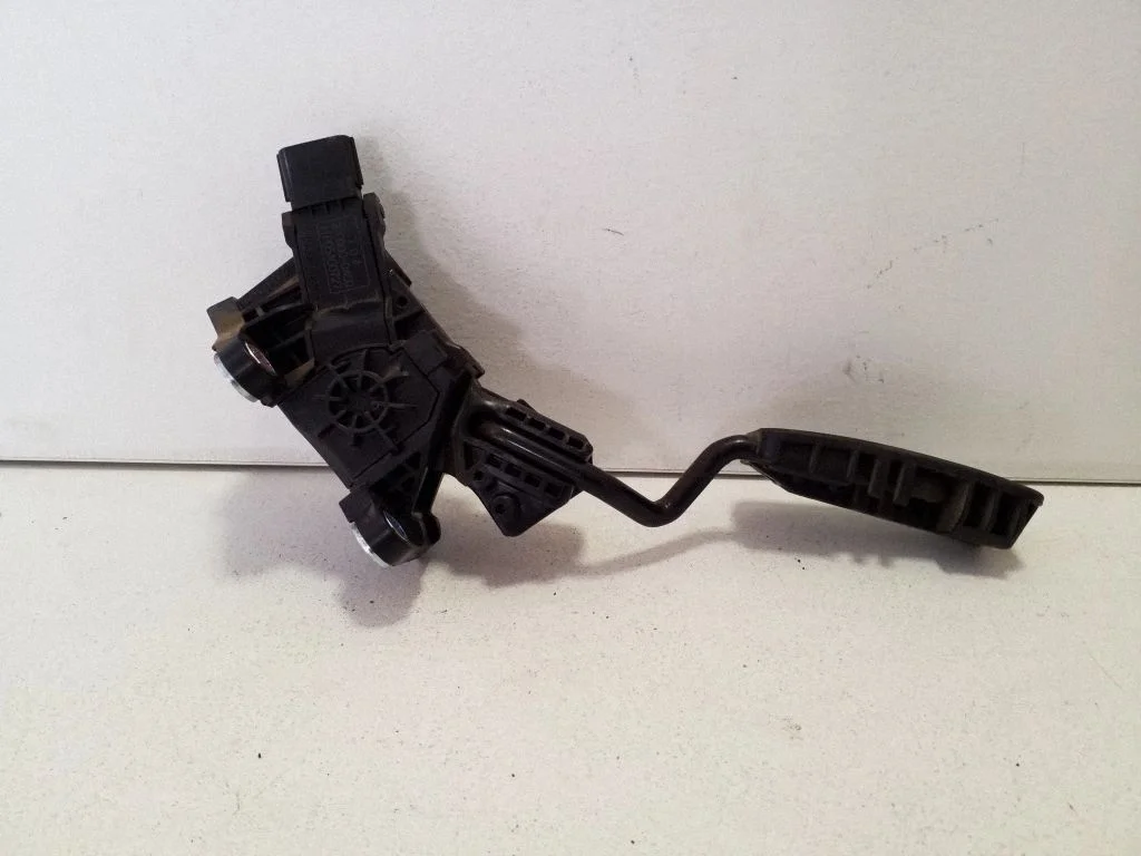 Accelerator throttle pedal – Honda CR-V (2013-2016)