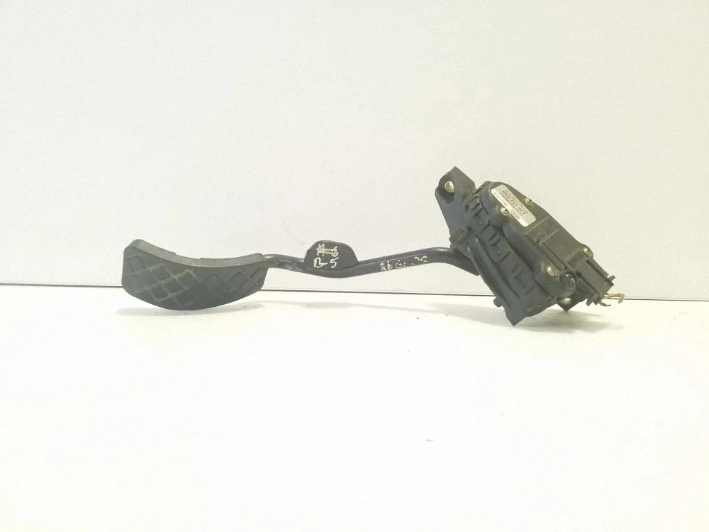 Accelerator throttle pedal 8D2721523