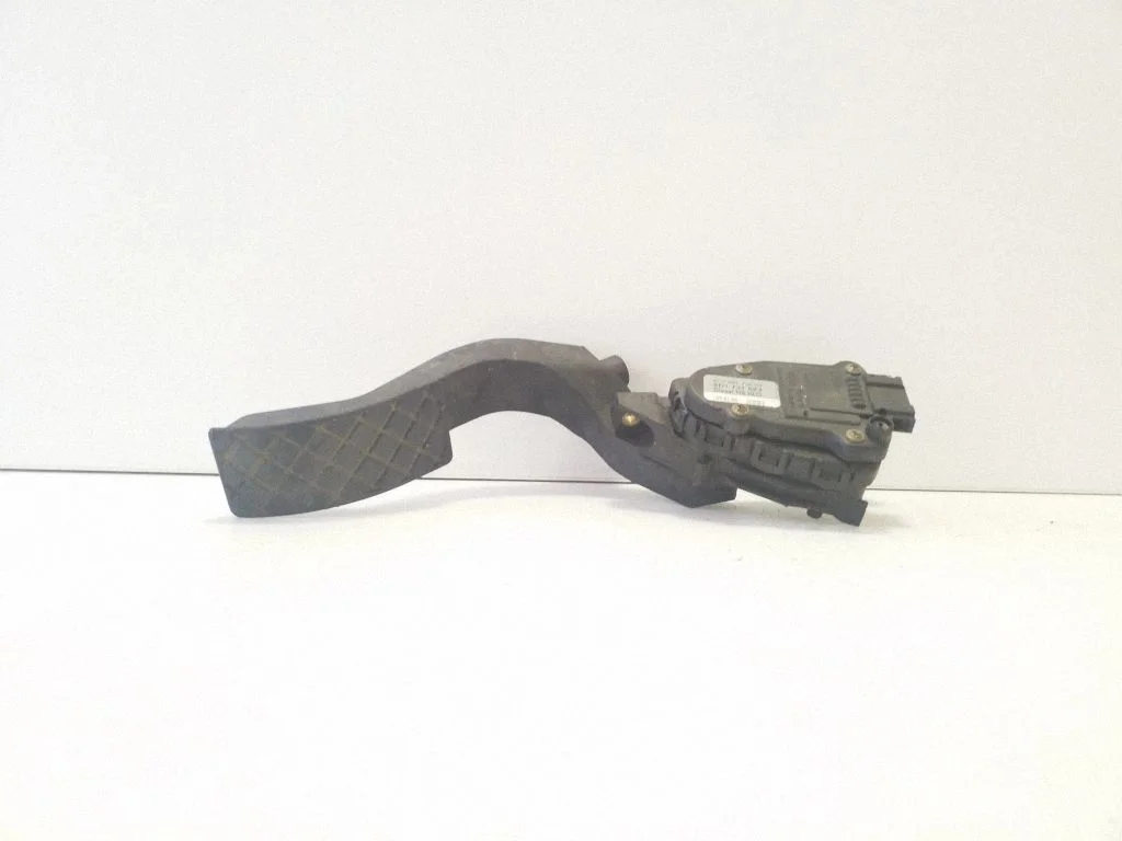 Accelerator throttle pedal 8D1721523