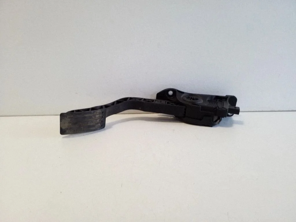 Accelerator throttle pedal 31280596