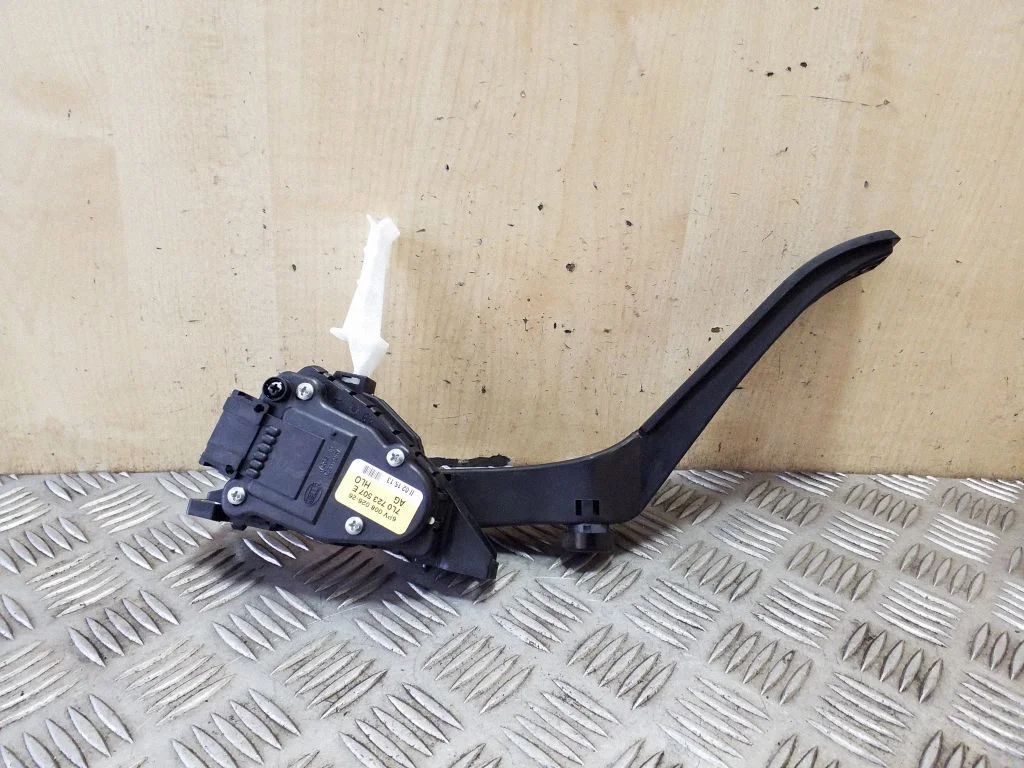 Accelerator throttle pedal – Porsche Cayenne (92A) (2010-2017)