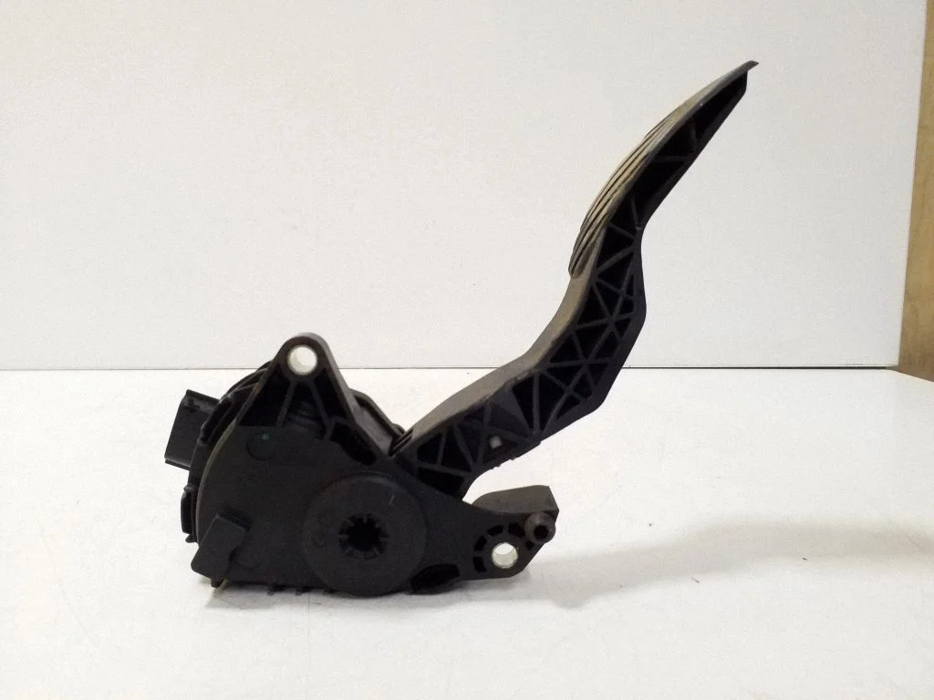Accelerator throttle pedal – Nissan X-Trail T32 (2014-2021)