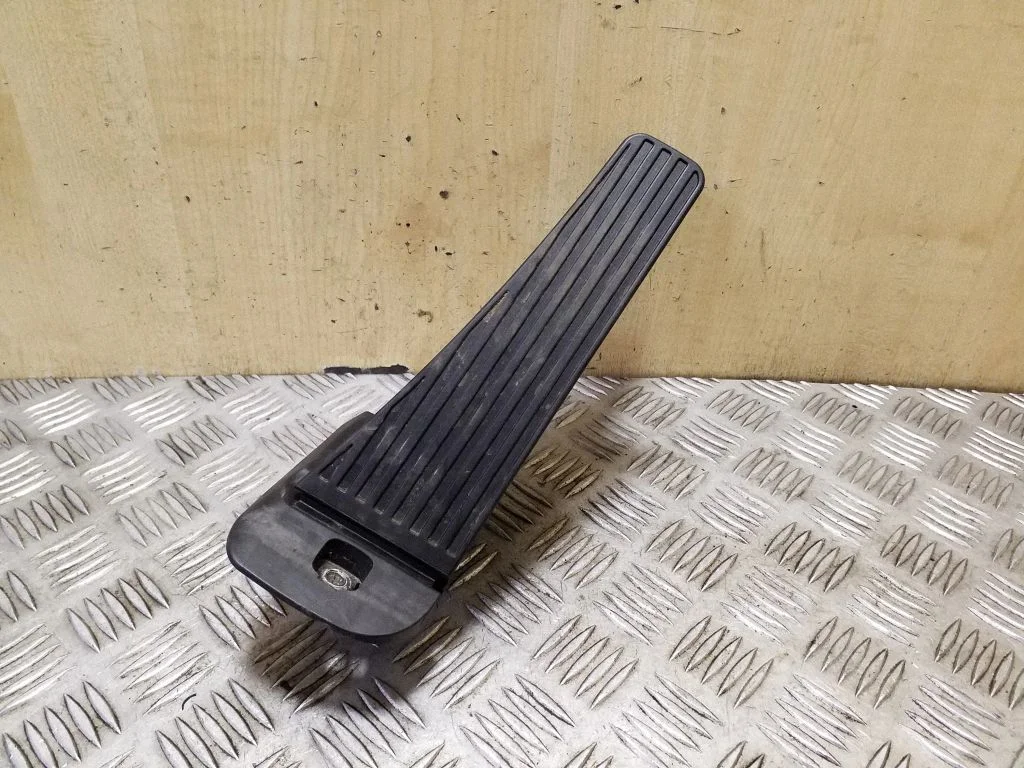 Accelerator throttle pedal – Volvo XC90 (2014-)