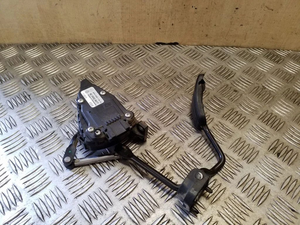 Accelerator throttle pedal – Renault Trafic II (X83) (2001-2014)