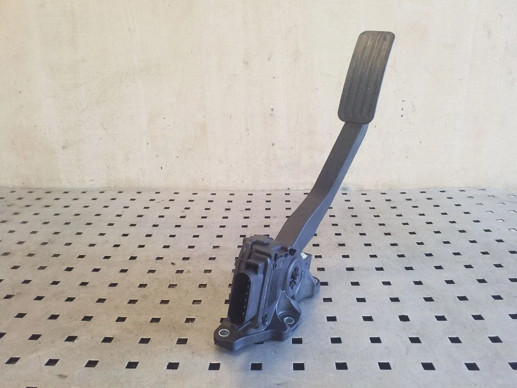Accelerator throttle pedal 9X239F832BA