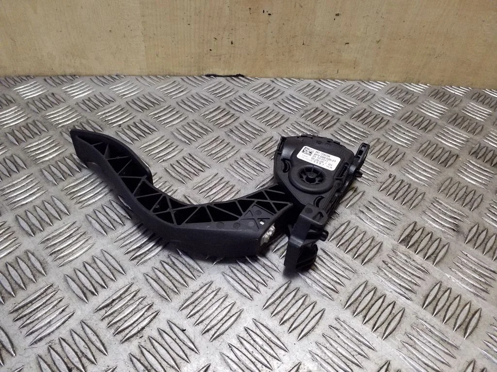 Accelerator throttle pedal 8K1723523A