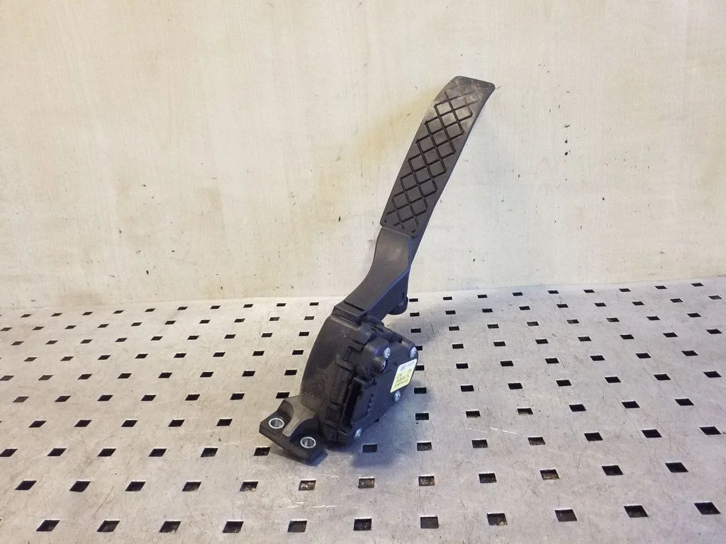 Accelerator throttle pedal – Audi Q7 4L (2005-2015)