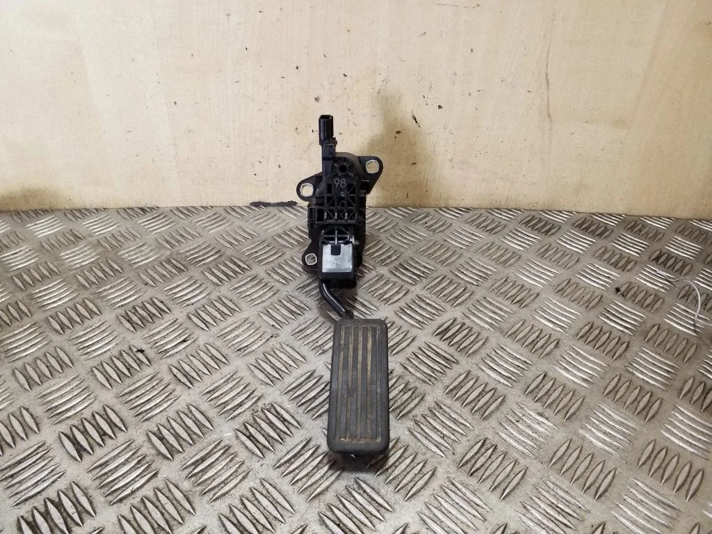 Accelerator throttle pedal – Honda CR-V (2013-2016)