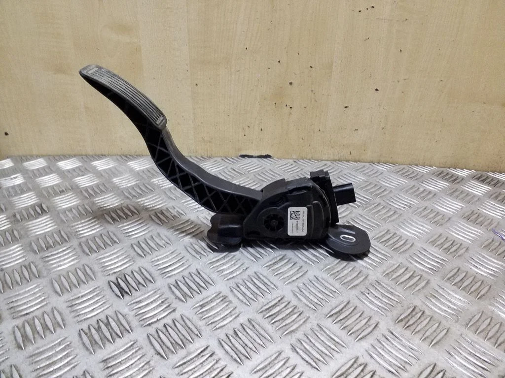 Accelerator throttle pedal 9F836AA