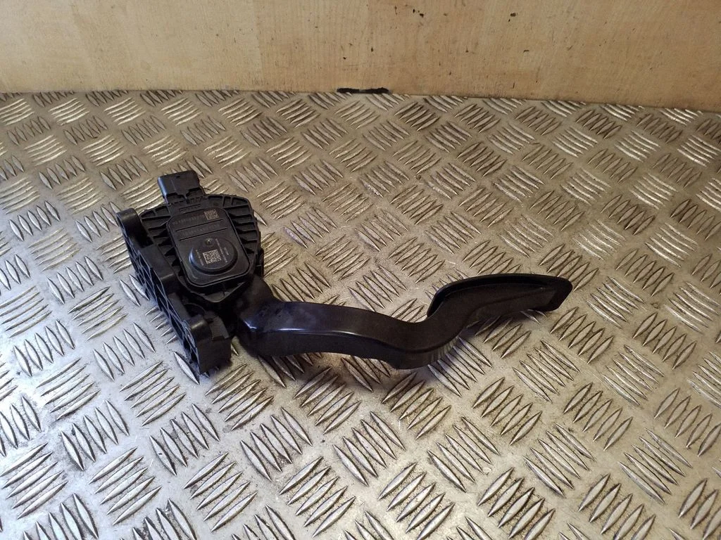 Accelerator throttle pedal 1011298