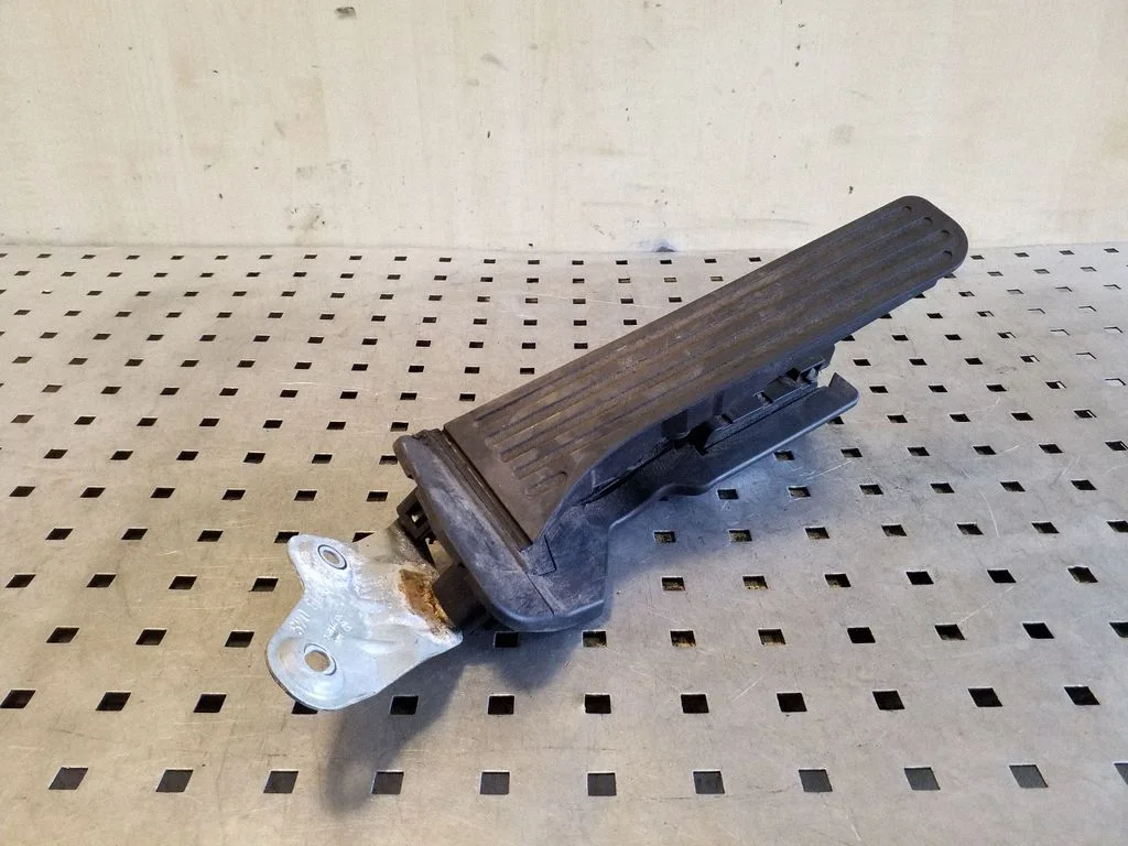 Accelerator throttle pedal 1K2721503AJ