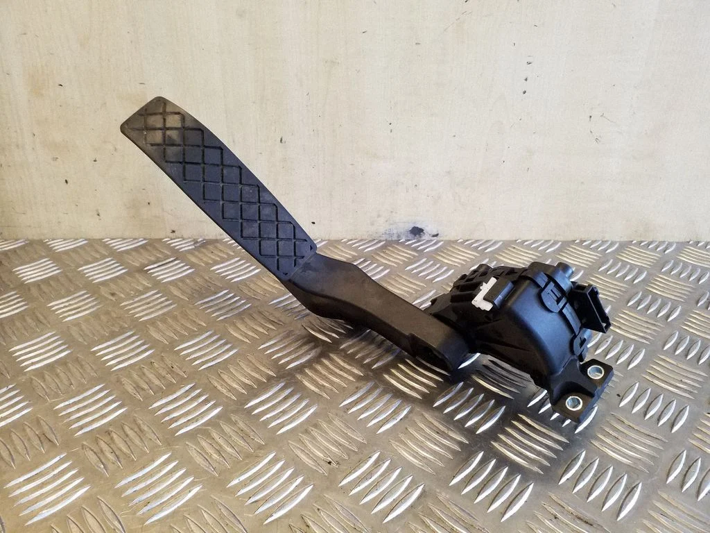 Accelerator throttle pedal 7L0723507E