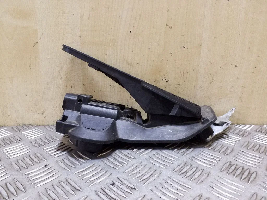 Pedał gazu 1K2721503R
