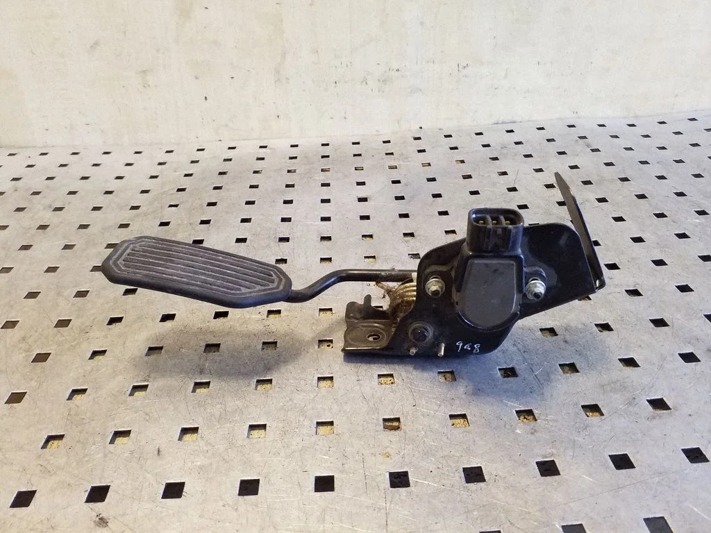 Accelerator throttle pedal 8928152011
