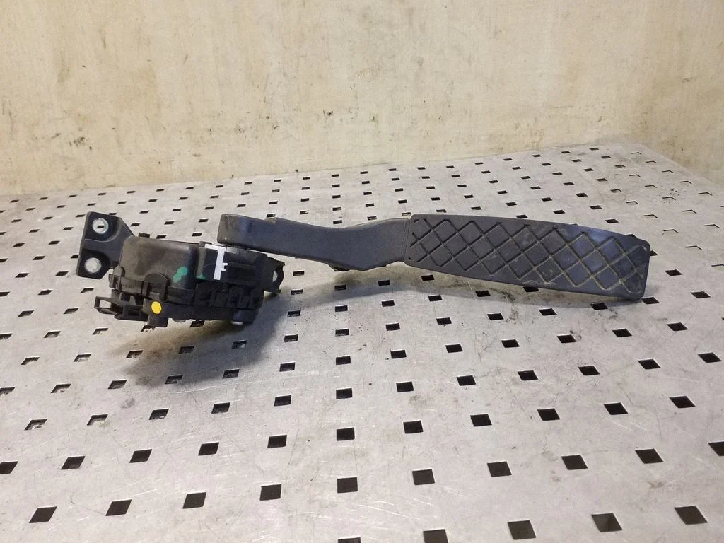 Accelerator throttle pedal 7L0723507E