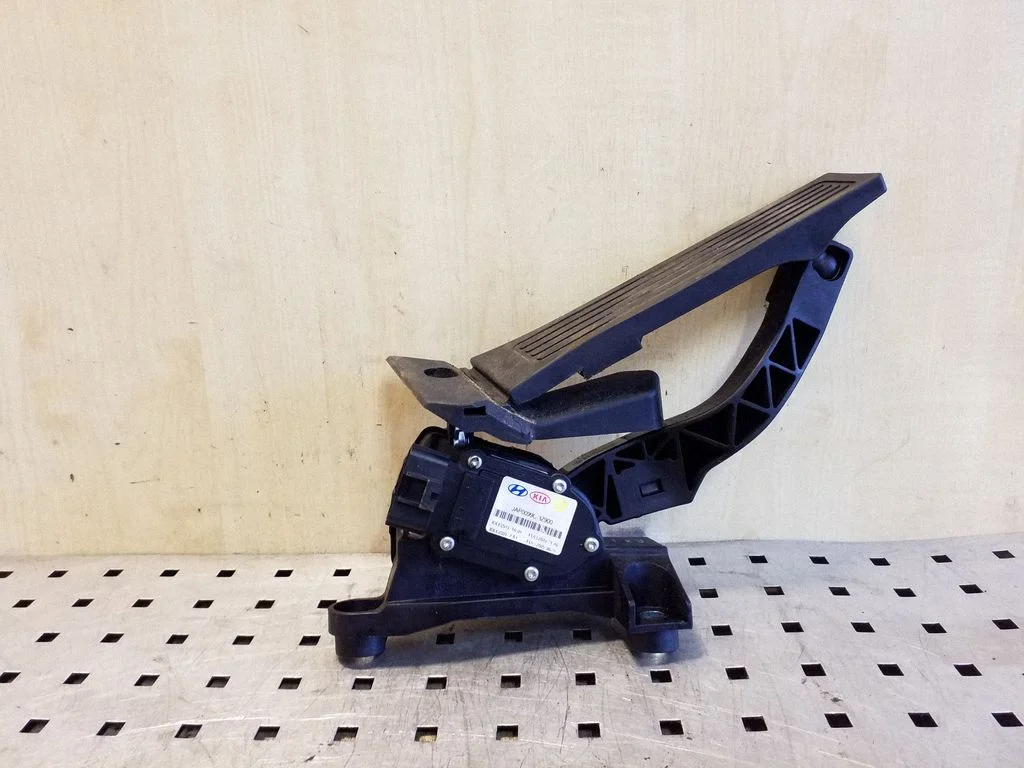 Gaasipedaal 327263Z900