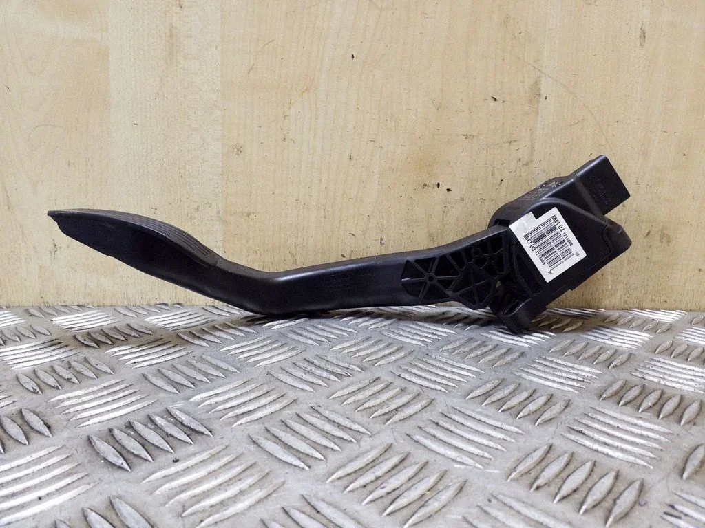 Accelerator throttle pedal – Peugeot 208 I (2012-2019)