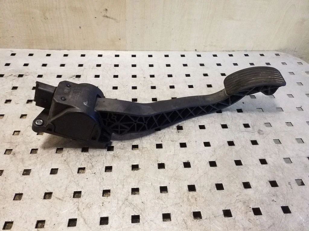 Accelerator throttle pedal – Peugeot 3008 I (2008-2015)