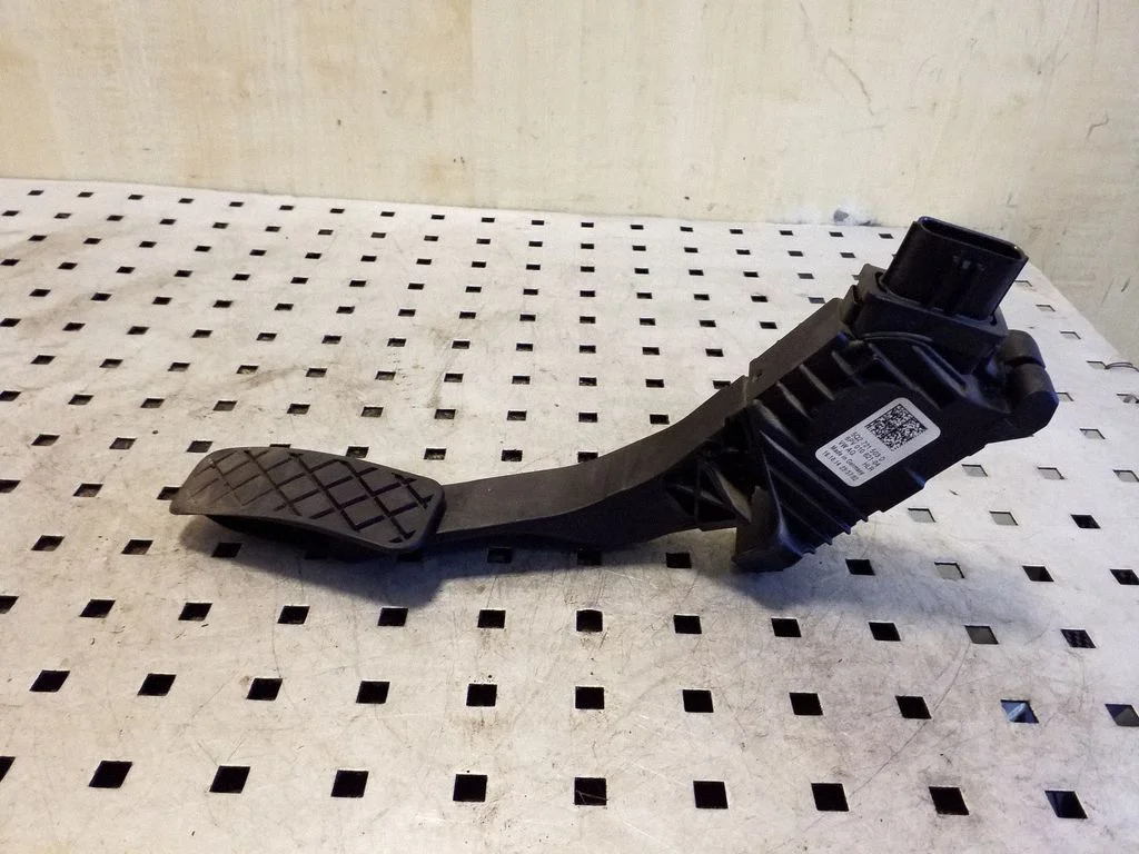 Accelerator throttle pedal 5Q2721503D