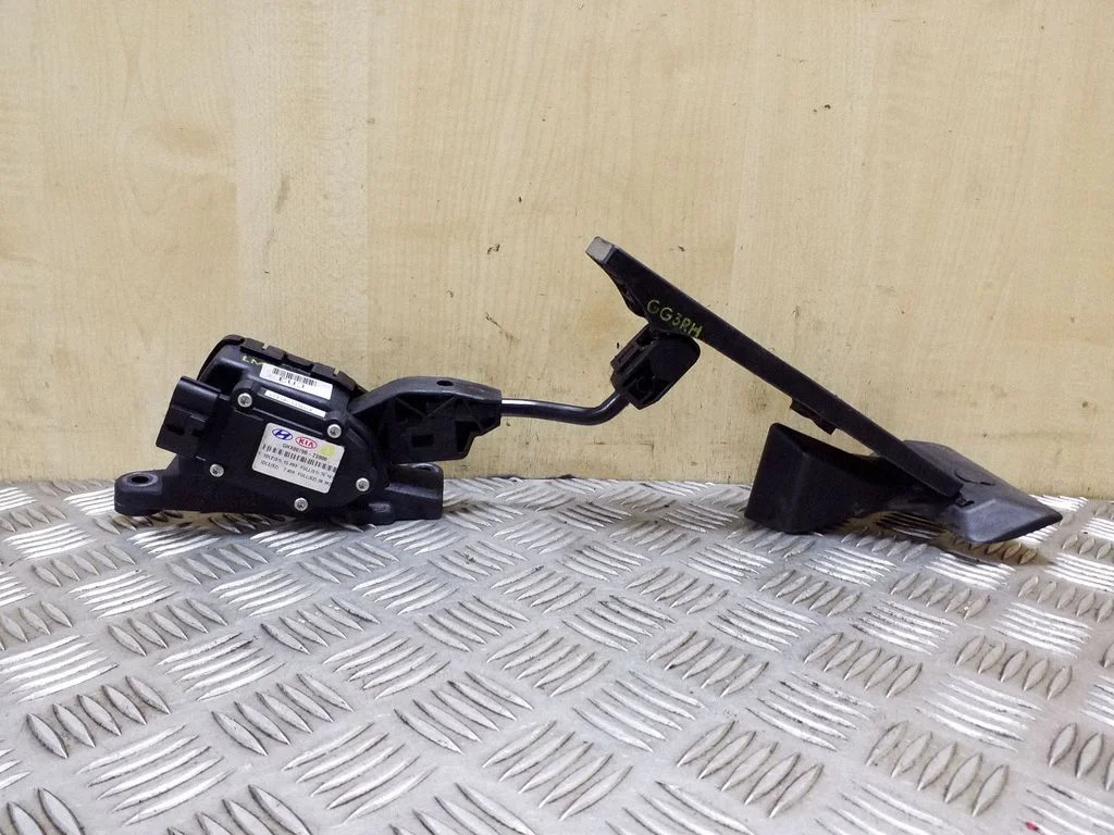 Gaasipedaal 327212S900